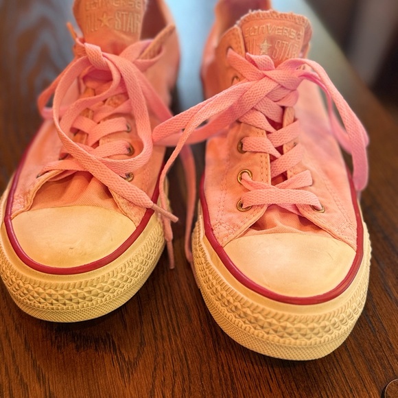 Pink Converse sneakers, size 8 Pre worn but much life is left! Lovely - Picture 4 of 10